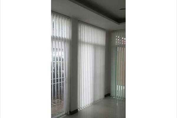 01-vertical-blinds0C295903-8C6F-5312-DC93-FF1FB9A7EC64.jpg