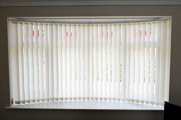 10-vertical-blinds6537D798-68E4-ADF0-1046-1A6B2A50D505.jpg