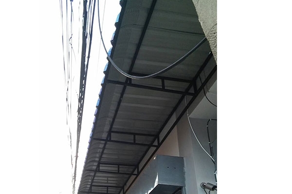 01-metal-sheet-awningCDAA3C77-35EB-028D-10B2-533662DFF0C0.jpg