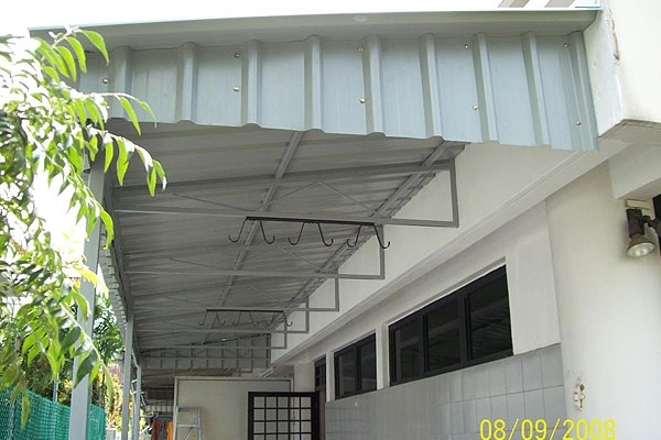 12-metal-sheet-awning1D744904-6449-A1E3-BB73-6E3E74C8E51E.jpg