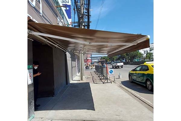 retractable-awnings001-21A03638C0-7D73-F5AB-D300-50FD549613E0.jpg