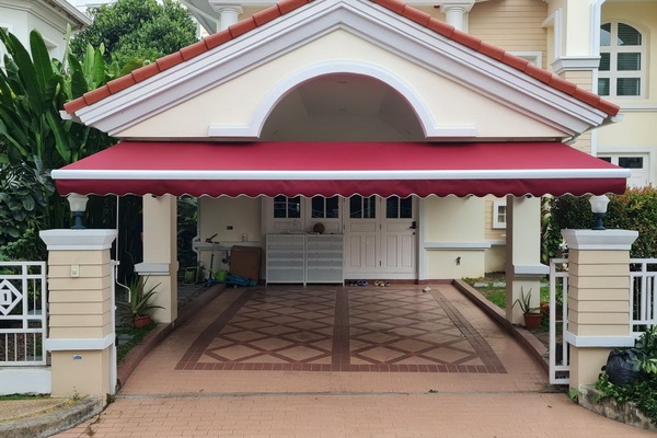 retractable-awnings001-319B232667-425B-A573-F22E-30DBCC1DD6C8.jpg