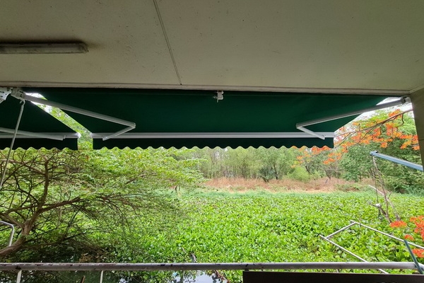 retractable-awnings001-36E62FCDFA-CE7C-3650-DF77-B7EBC75F1032.jpg