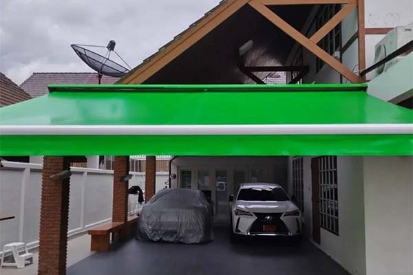 retractable-awnings001-635F06D5C-D643-F1D1-7865-30E2C9822ED1.jpg