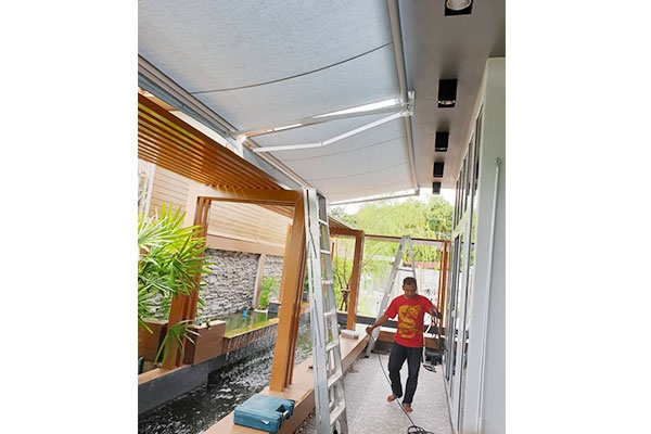 109-retractable-awnings0CF2EAE7-442E-7421-EB6E-3C4ADA745ABC.jpg