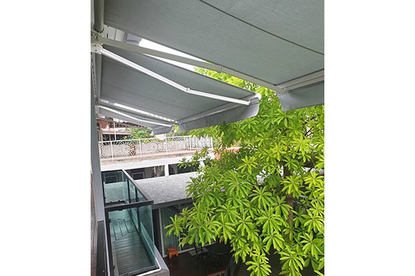 115-retractable-awnings1B540094-34D0-20A9-0F71-E1429DDC0AC3.jpg