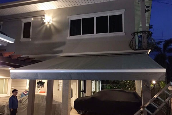 48-retractable-awningsB2910C1D-AA1A-822E-2BB2-0EBE4025C3E0.jpg