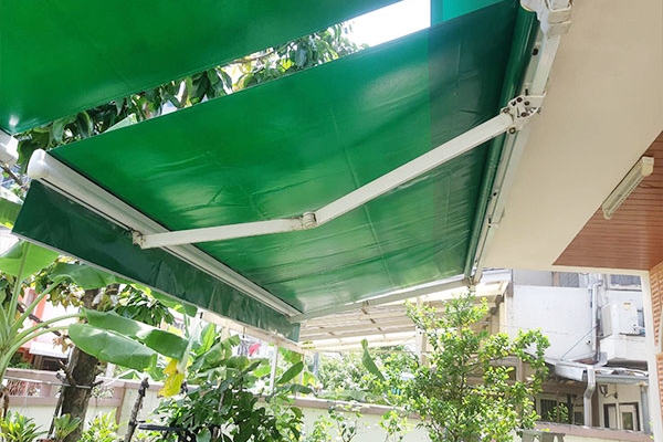 78-retractable-awningsC1B86DD8-4C1C-FF61-BC98-3450A9819685.jpg